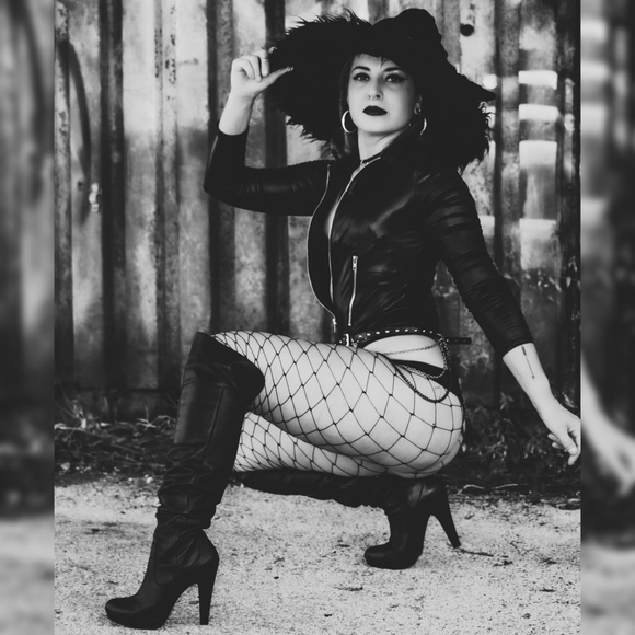 🍍Meet your Posher, Nikole Raven! - Picture 2 of 3